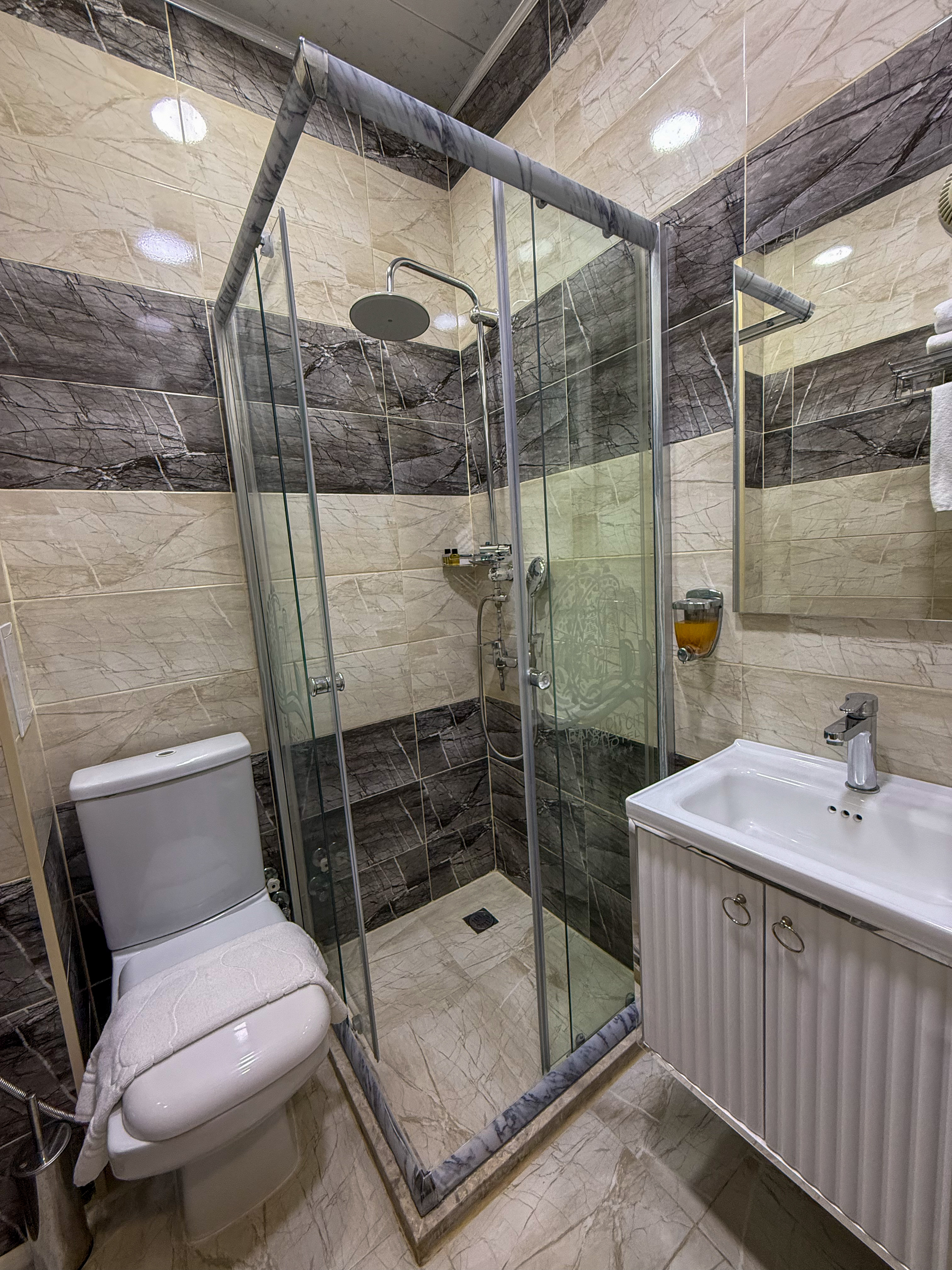 Pəncərəli Ekonom Otaq